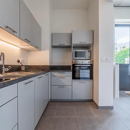 Apartment Parenthese A *
