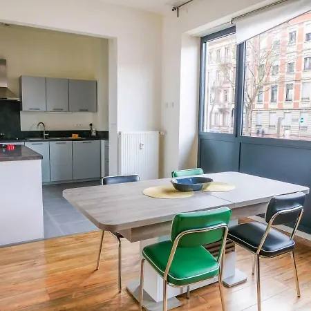 Parenthese A Apartment *